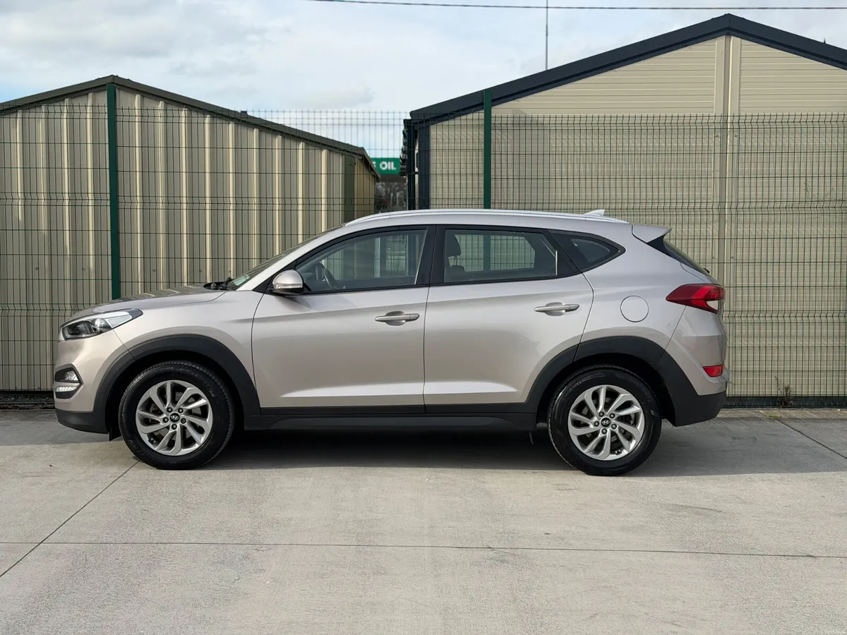 Hyundai Tucson 152 Premium Low Miles - Image 4