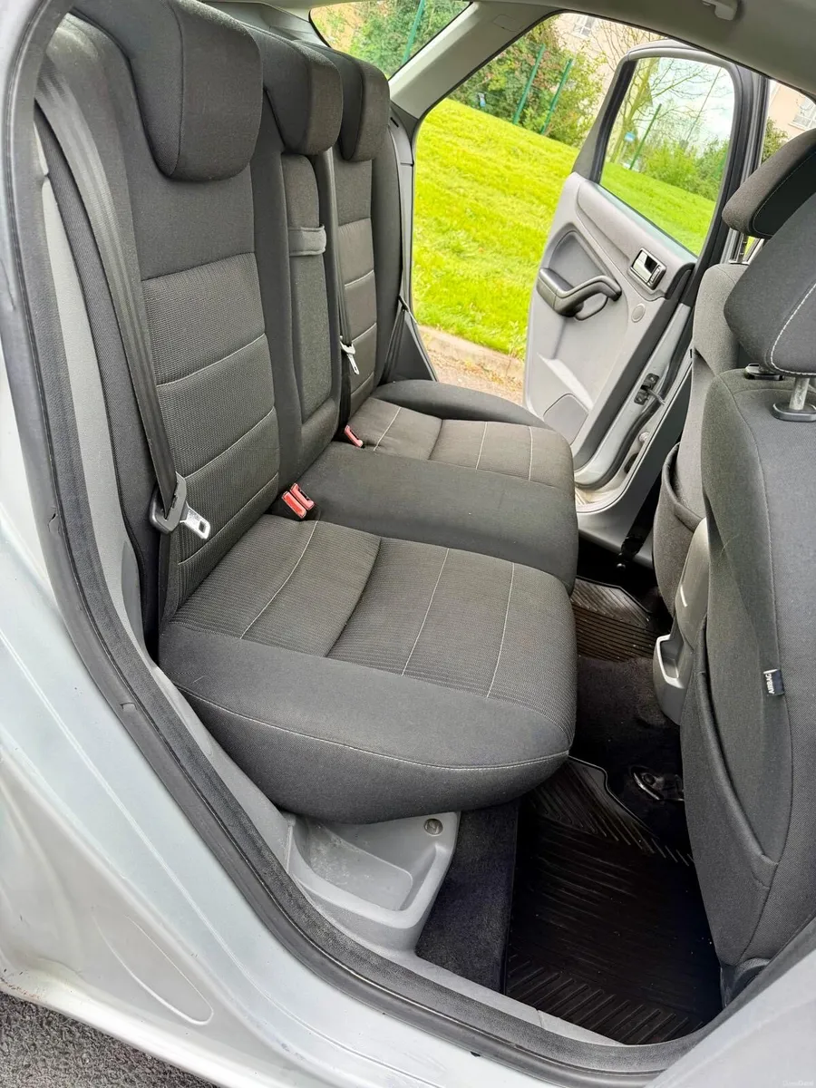 2010 Ford Focus 1.6 TDCi TITANIUM - Image 3