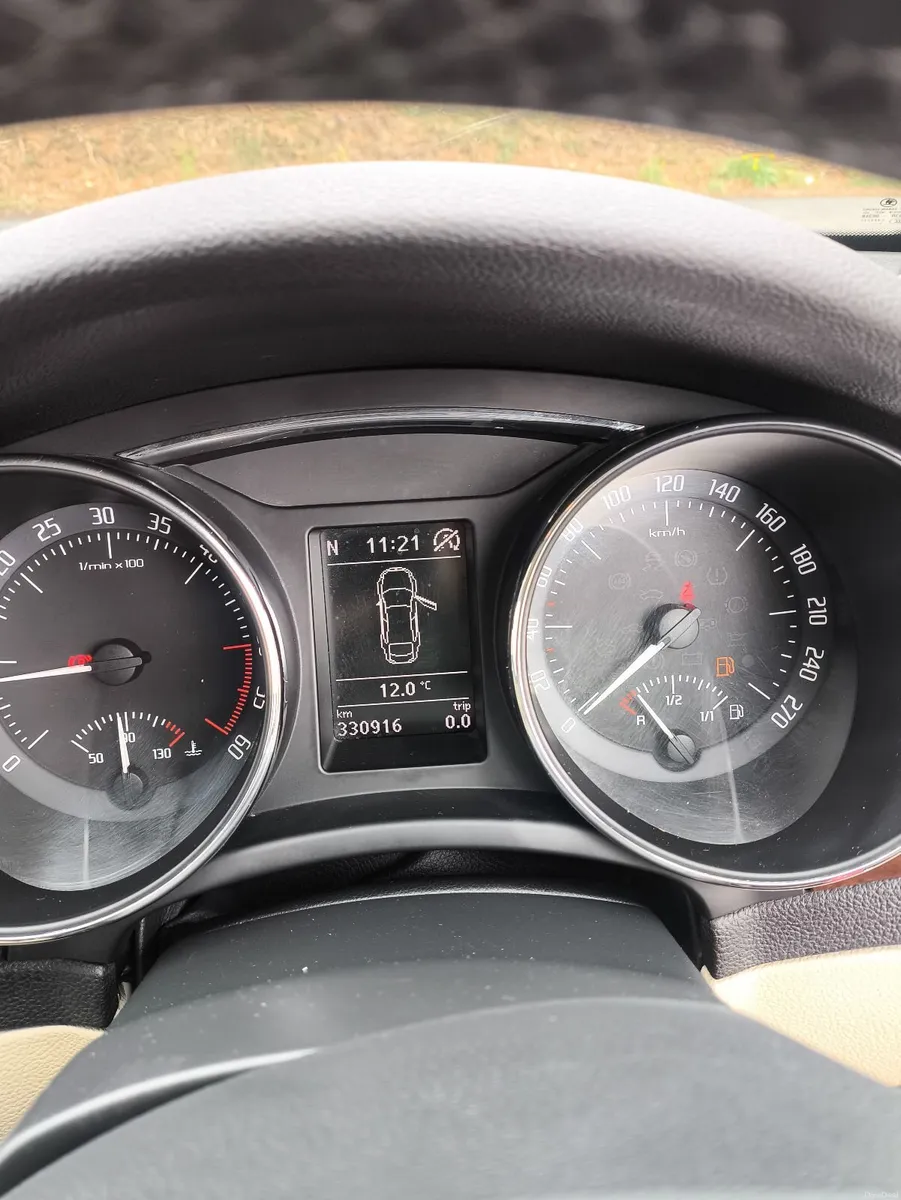 Skoda Superb 2015 2.0 Litre - Image 4