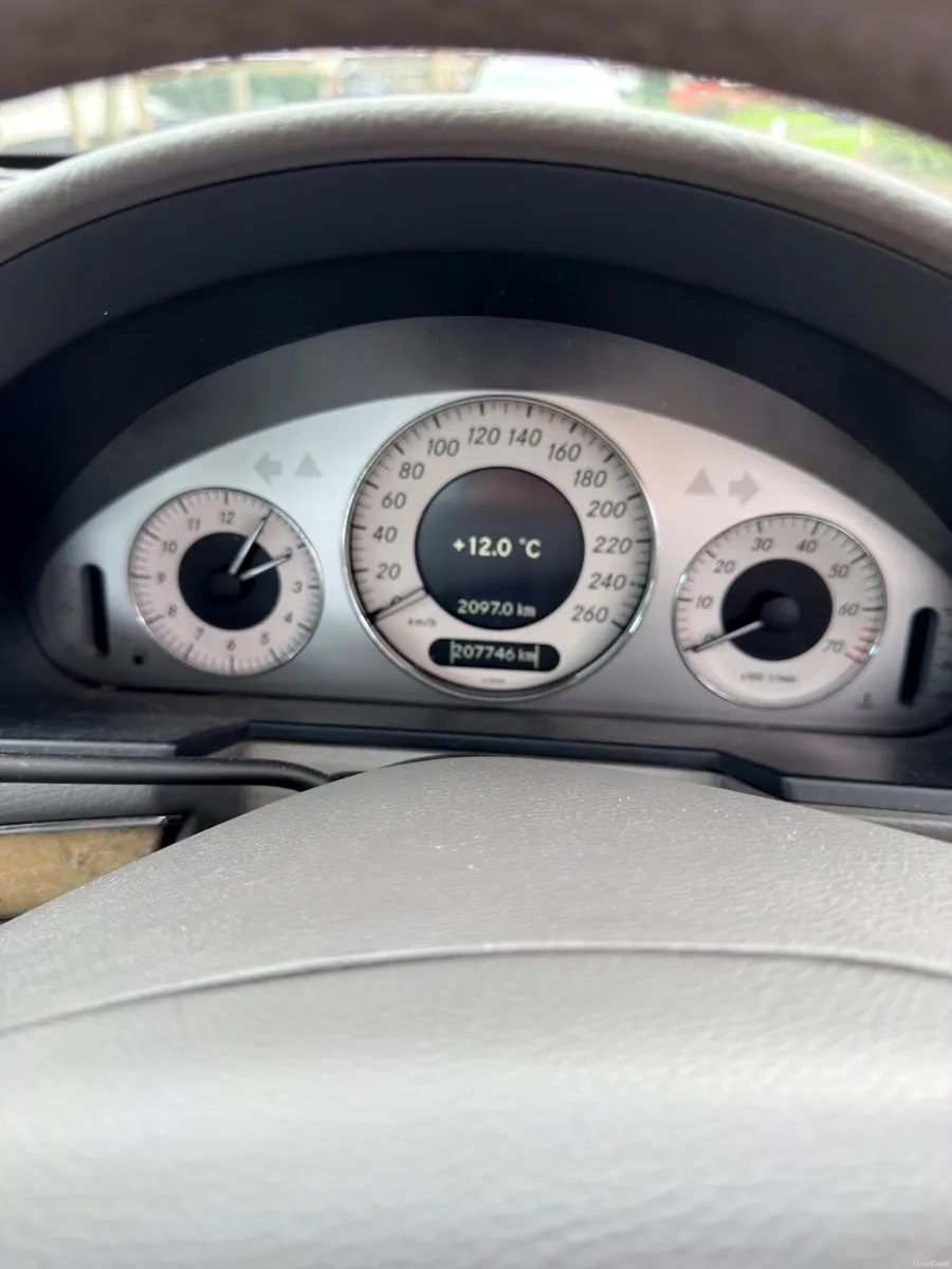 Mercedes-Benz E-Class 2007 - Image 3