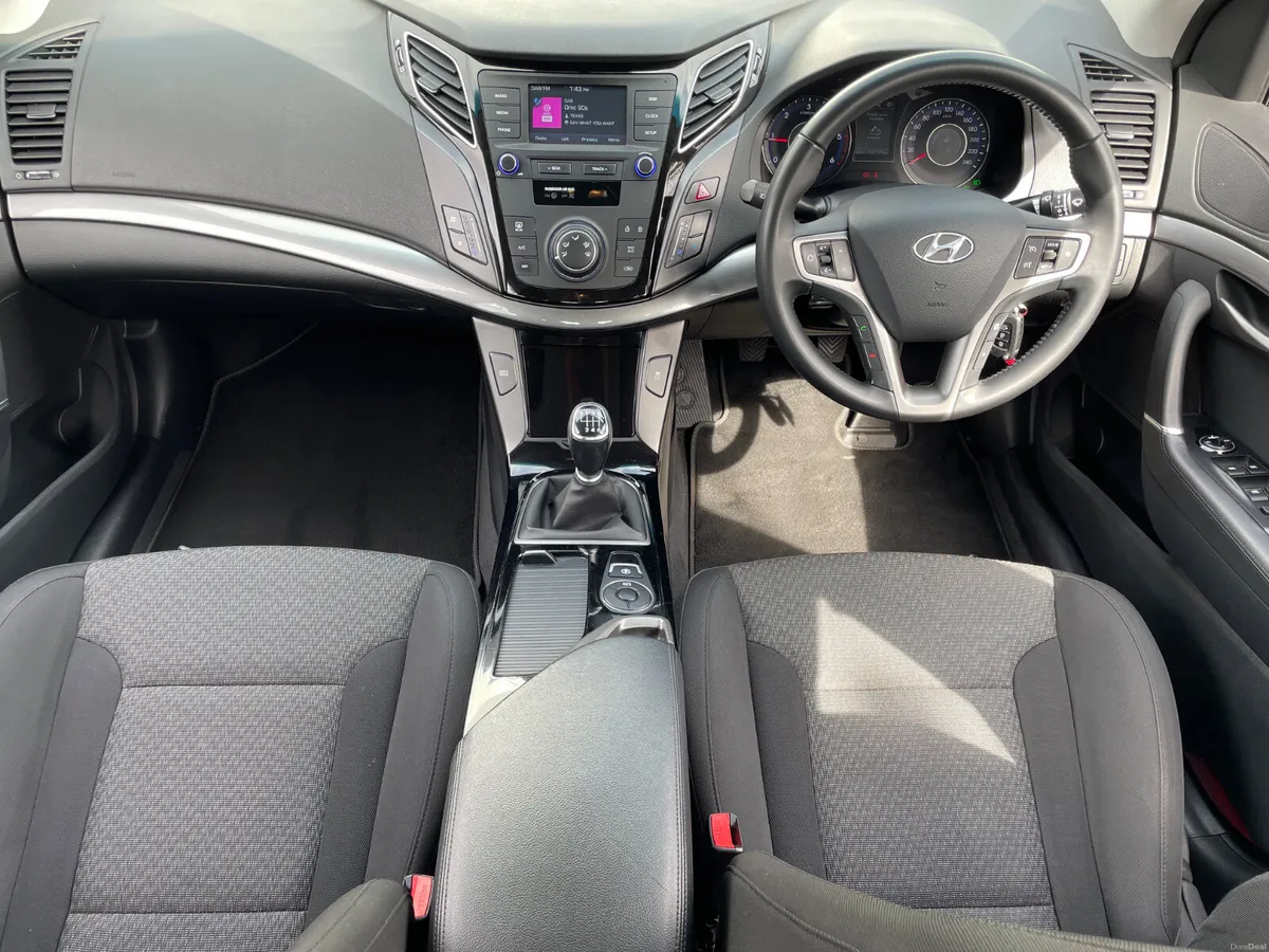 1.6 DIESEL - BLUETOOTH STREAMING - LOW KMS-LOW TAX - Image 3