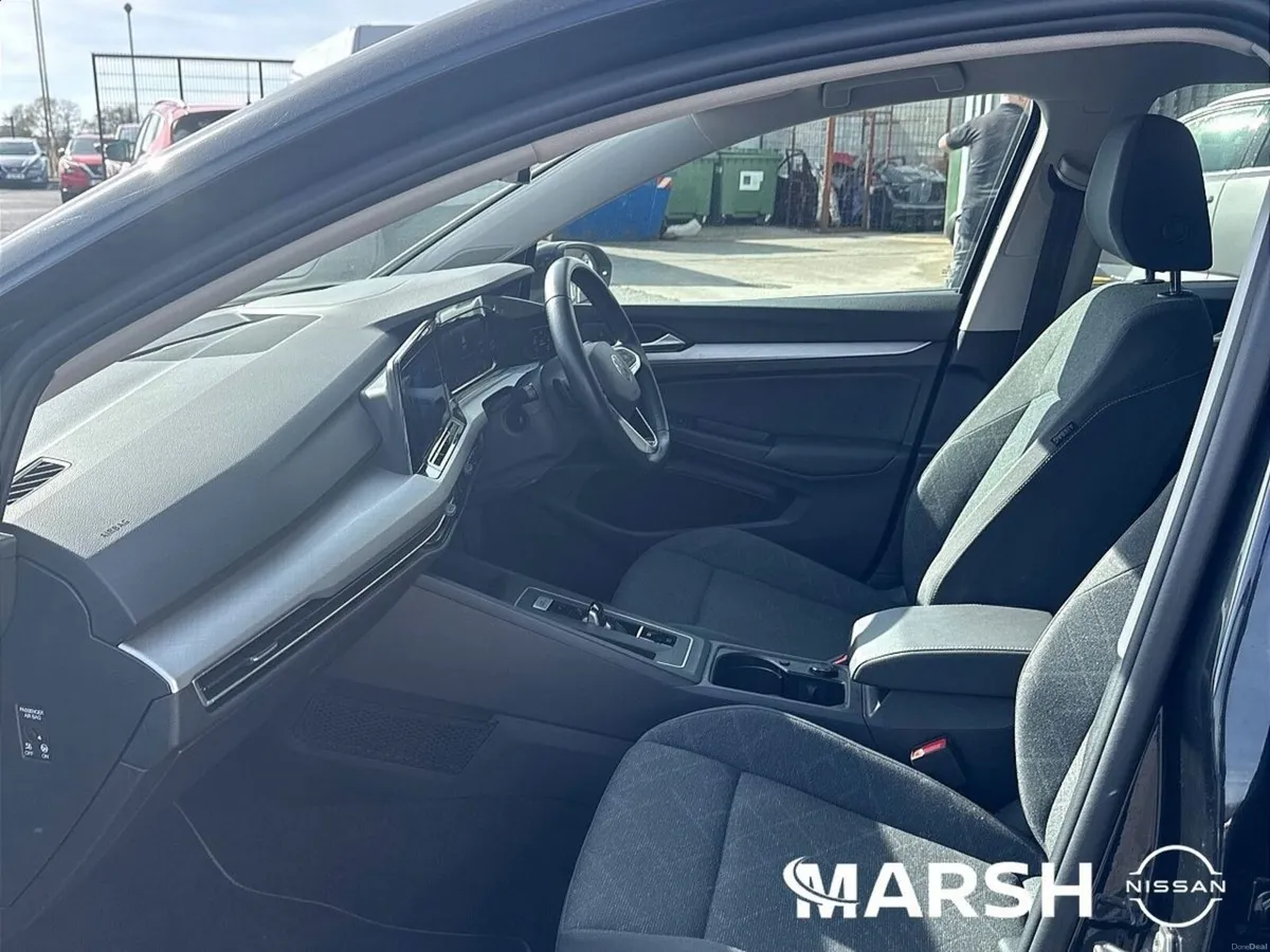 Volkswagen Golf 2.0 TDI 115HP Style DSG - Image 4