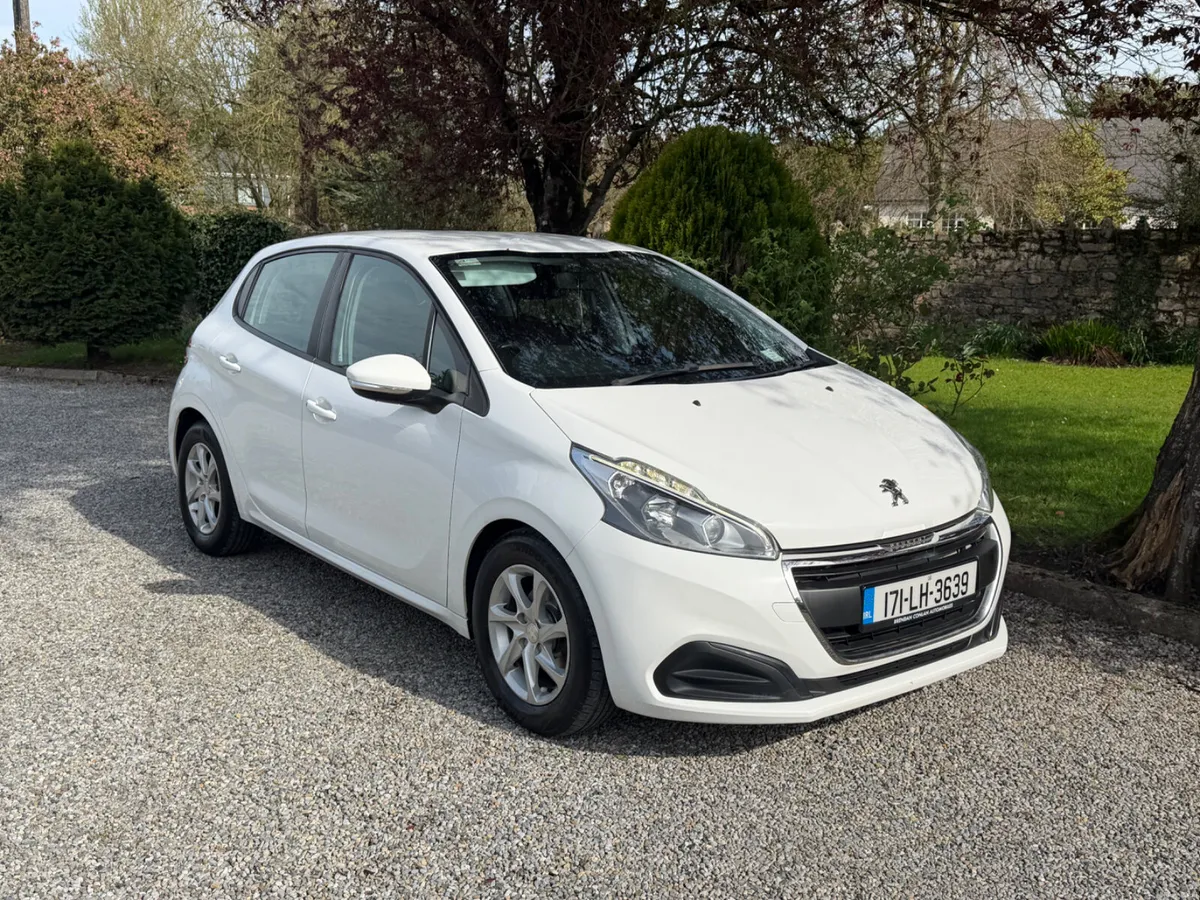 Peugeot 208 1 owner - Image 2