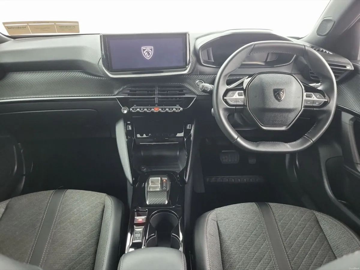 Peugeot 2008 Allure 50kWh Auto - Image 3