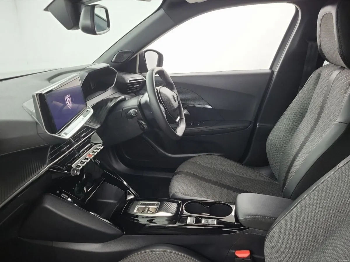 Peugeot 2008 Allure 50kWh Auto - Image 4