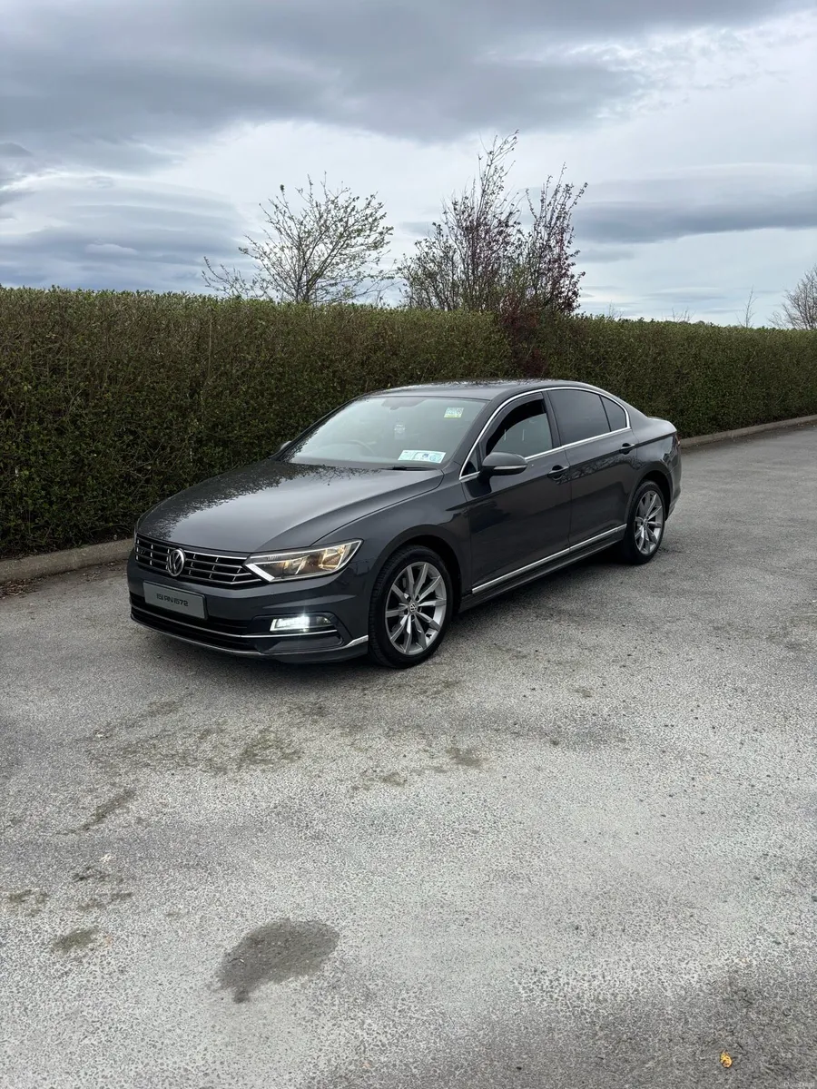 Volkswagen Passat R-LINE - Image 3