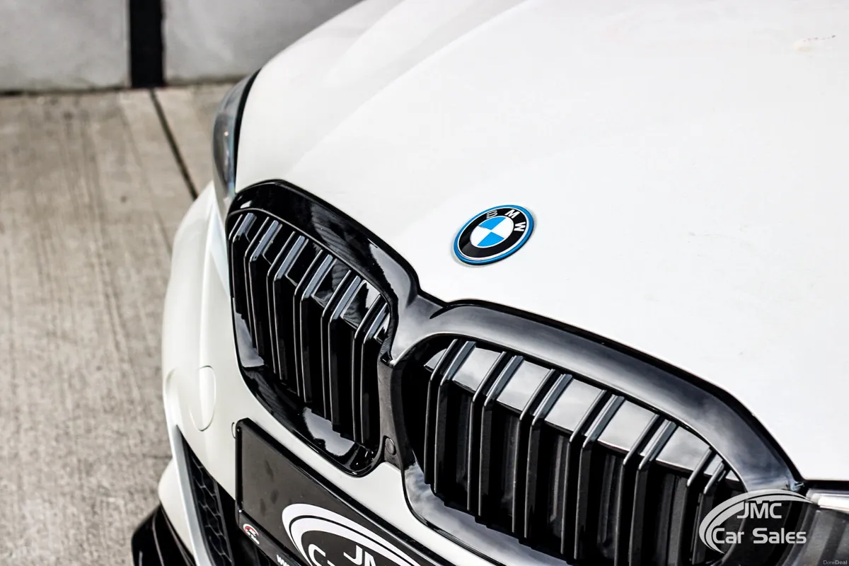 2021 BMW 330E M-SPORT M-PERFORMANCE - Image 3