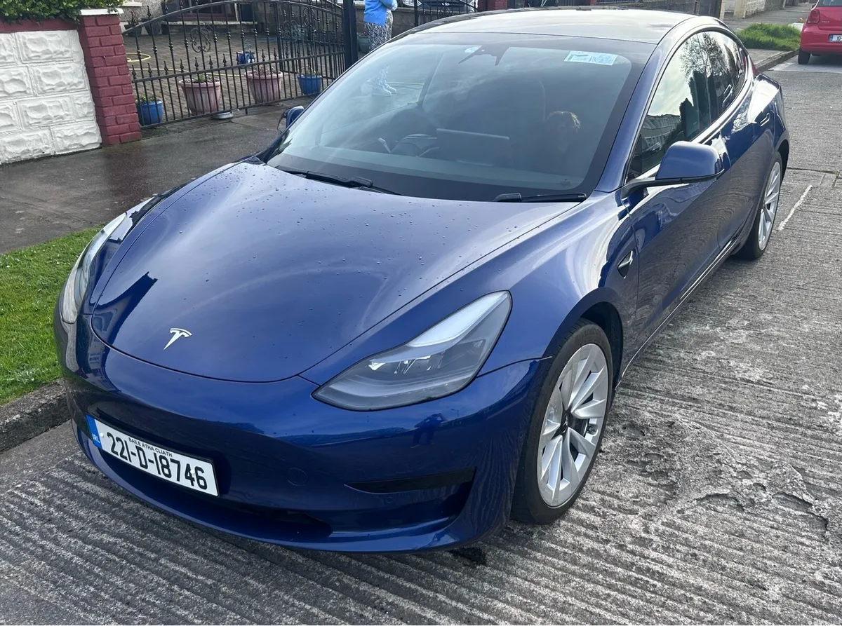 2022 Tesla Model 3 - Image 3