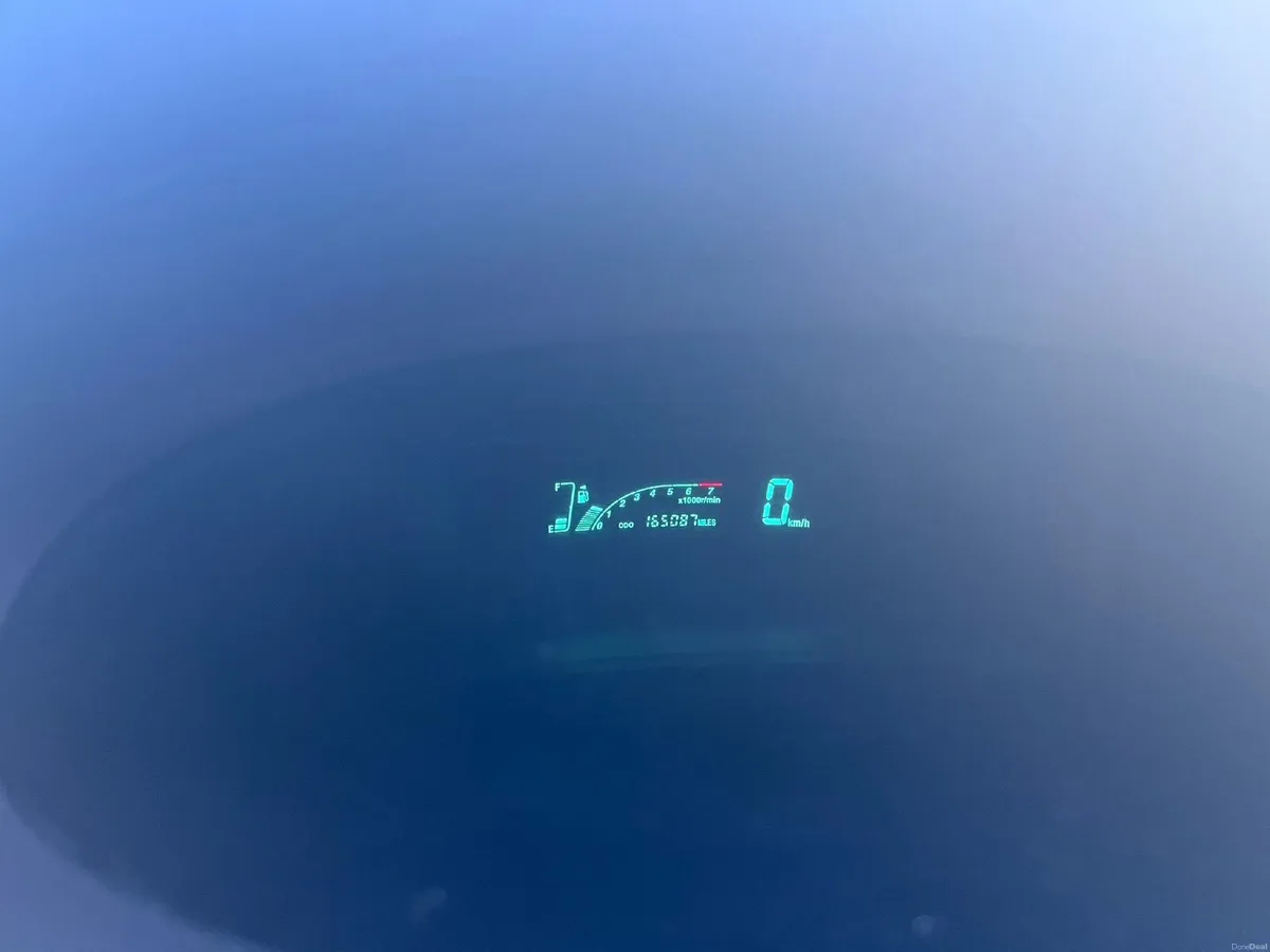 Toyota Yaris 2004 - Image 4