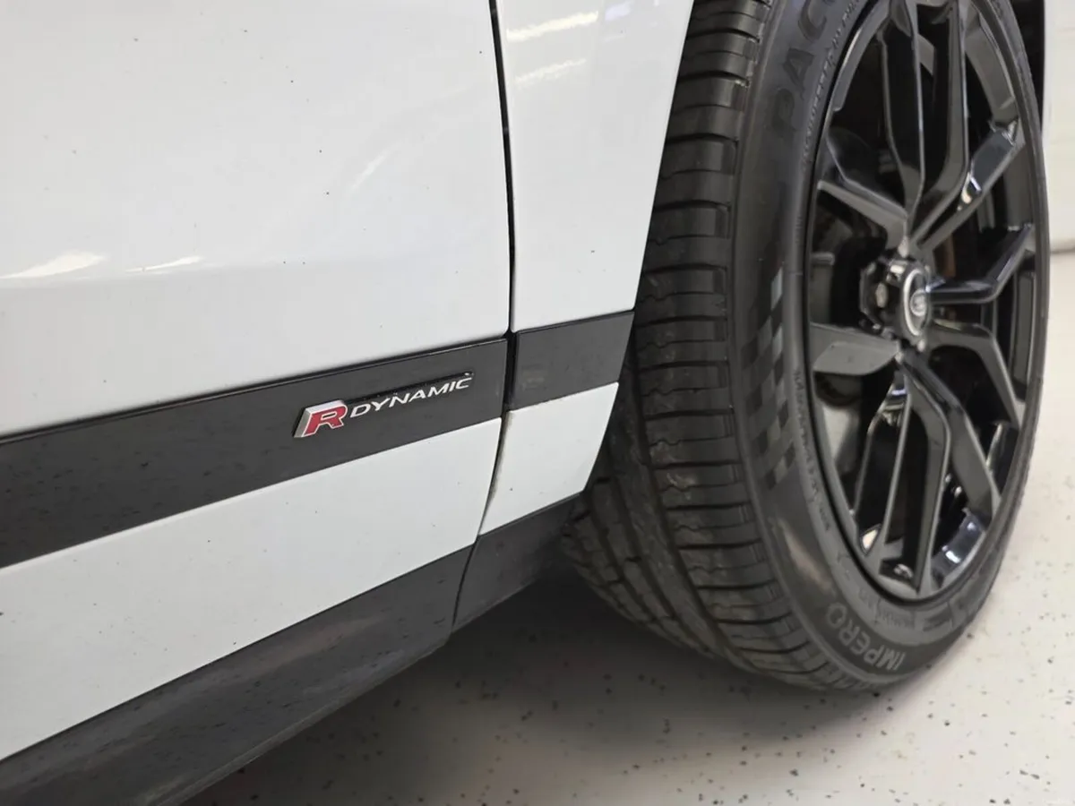 Land Rover Range Rover Evoque **1.5 P300E**R-DYNAM - Image 4