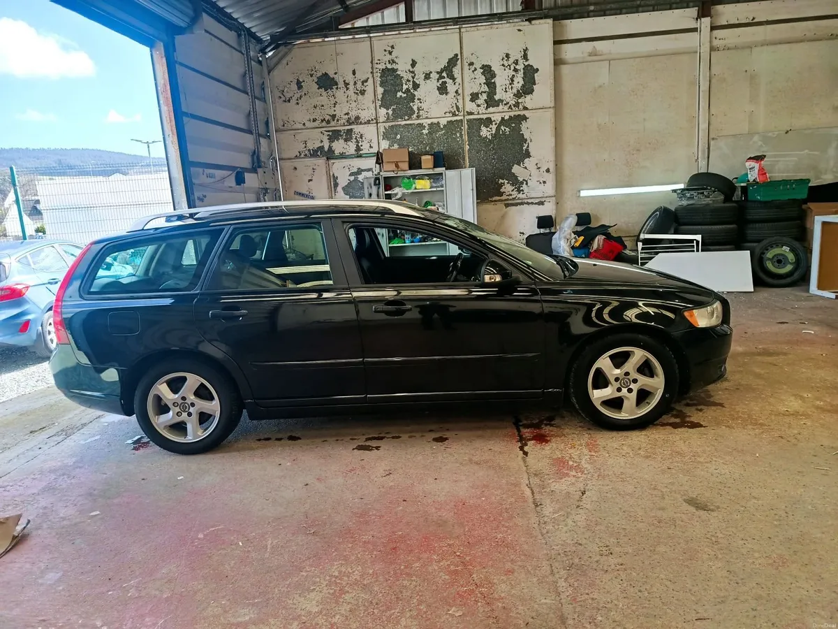 Volvo V50 2012 - Image 2