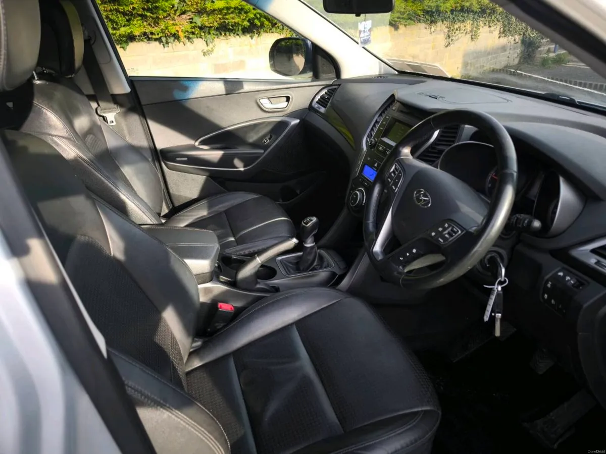 Hyundai Santa Fe 7 seater 4x4 - Image 2