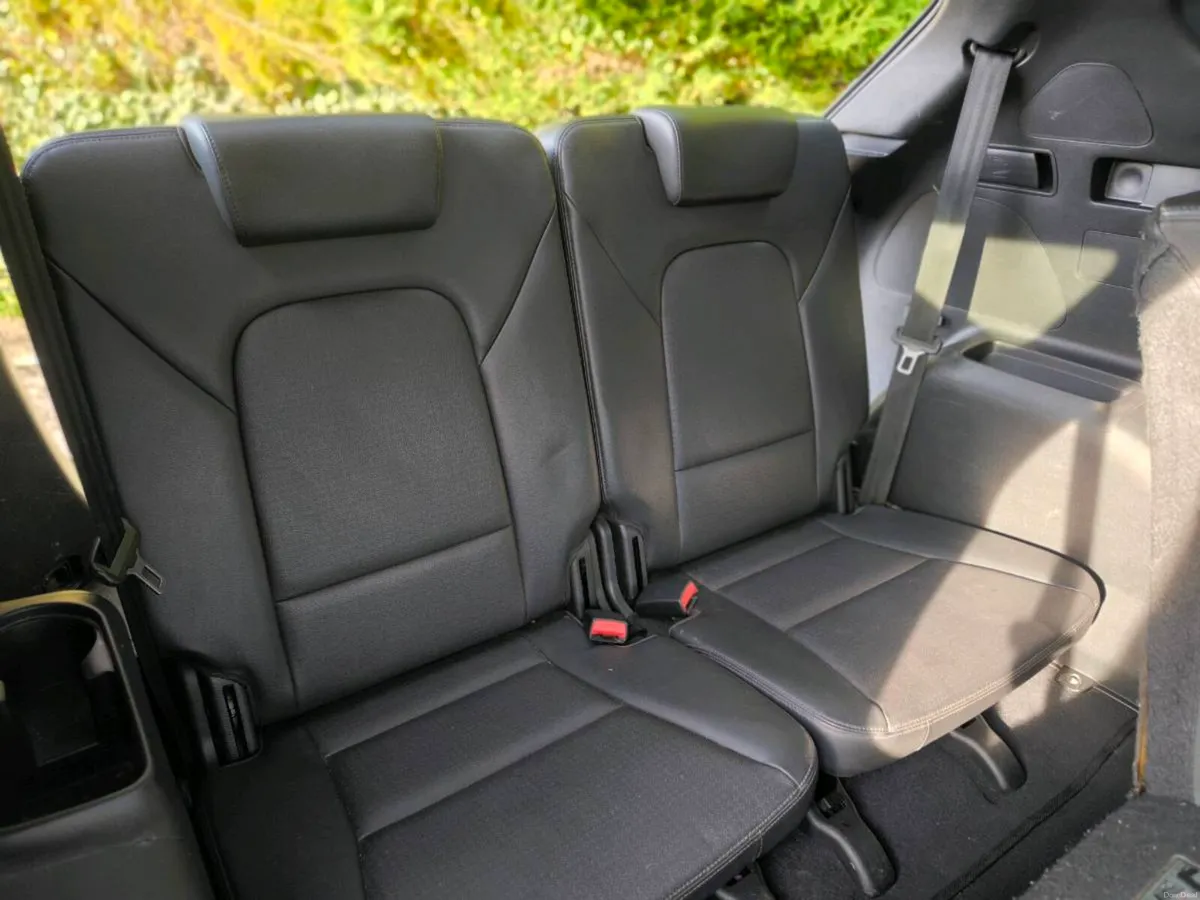 Hyundai Santa Fe 7 seater 4x4 - Image 4