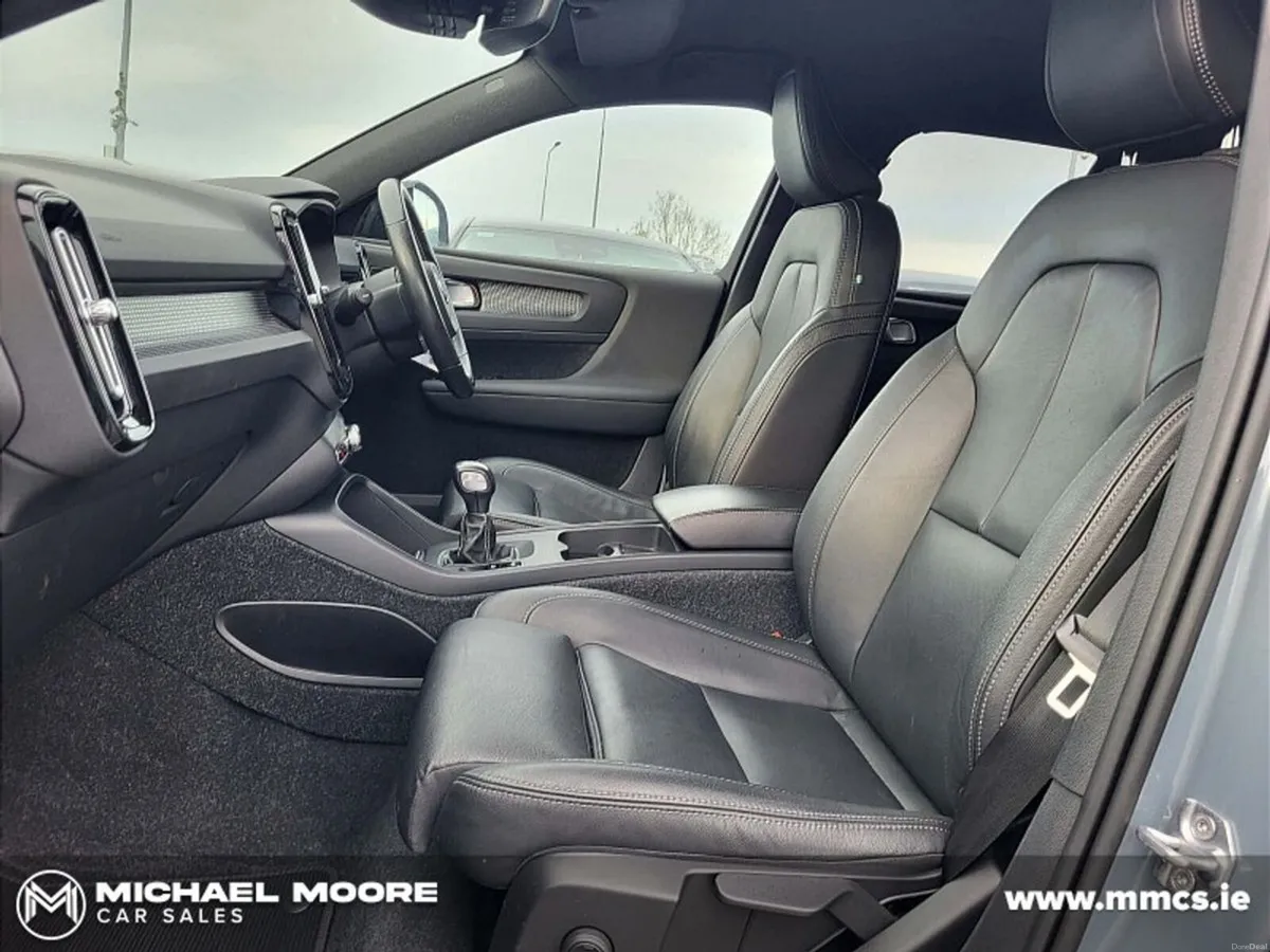 Volvo XC40 R-Design T2 PET 1.5 Petrol 129BHP 5DR - Image 4
