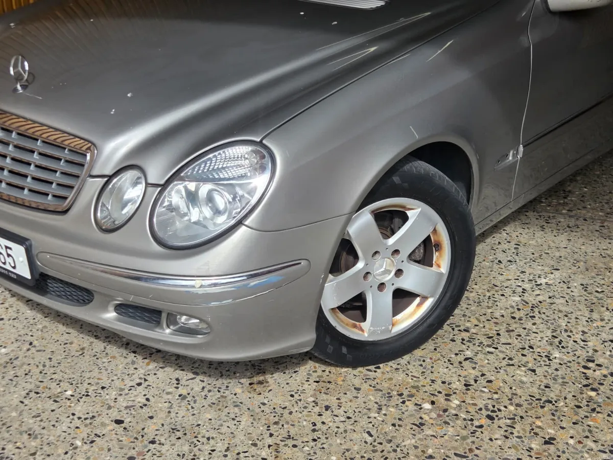 Mercedes-Benz E-Class 2006 - Image 4