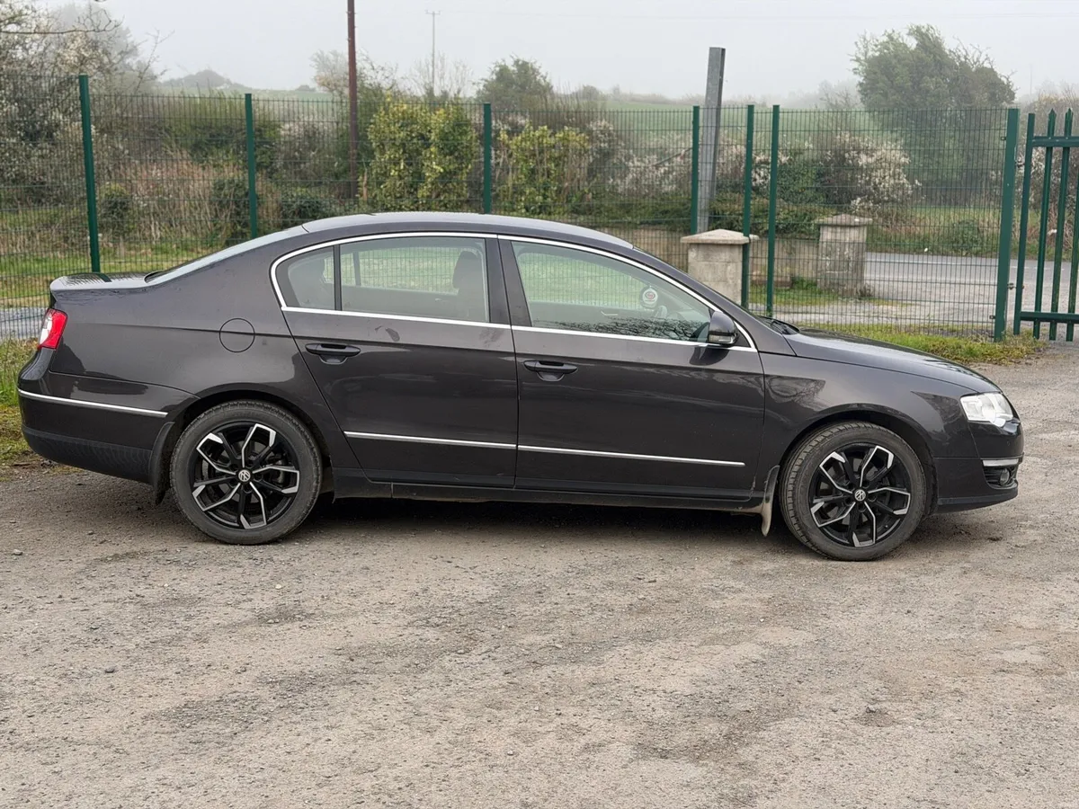 2010 Volkswagen Passat LOW MILES - Image 3