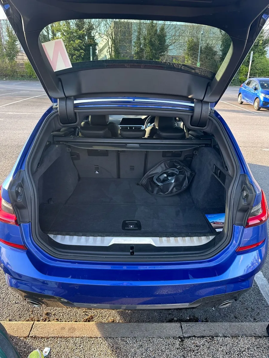 221 BMW 330e Touring M Sport (G21) - BMW Warranty - Image 4