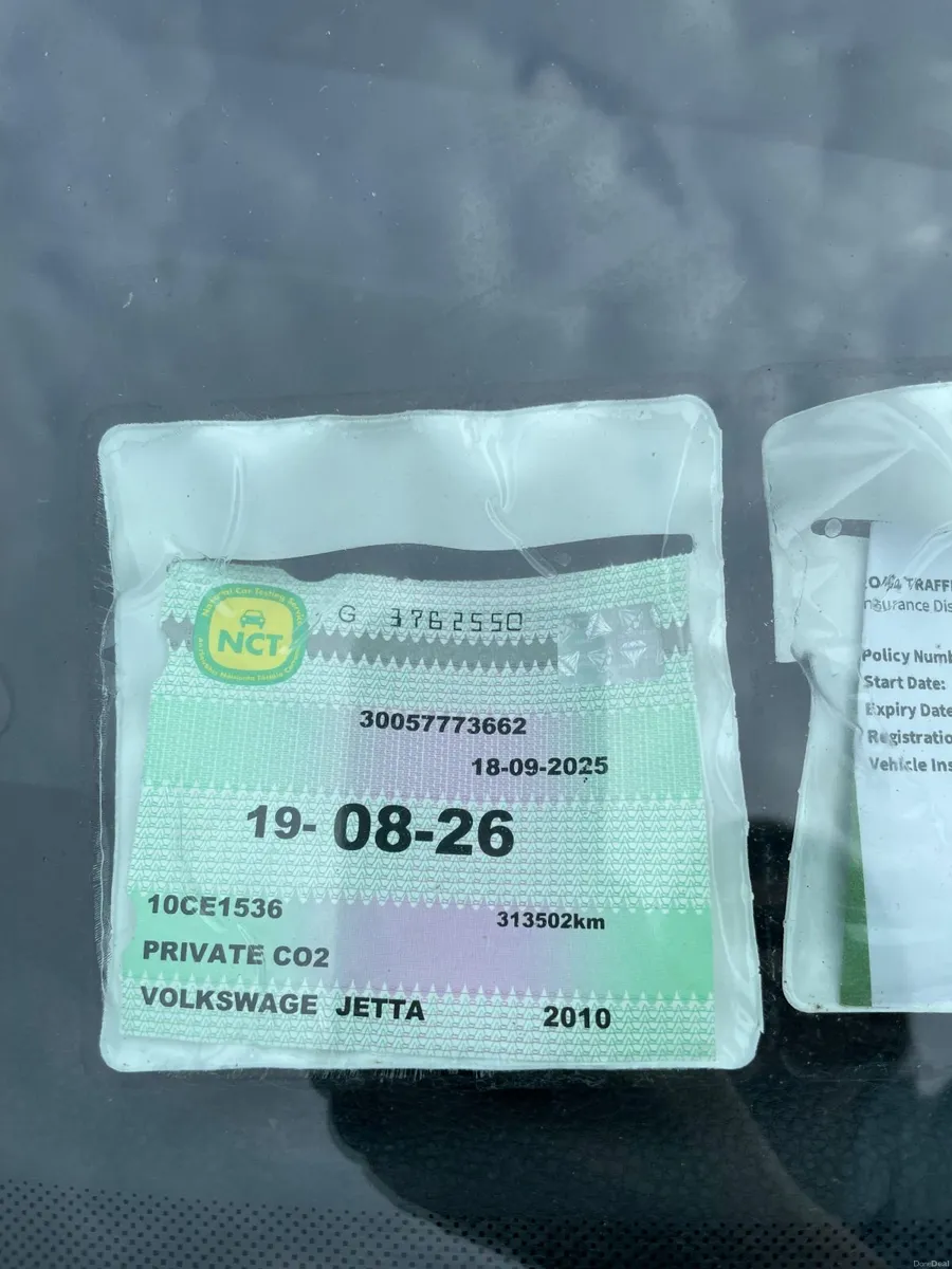 Volkswagen Jetta 2010 - Image 2