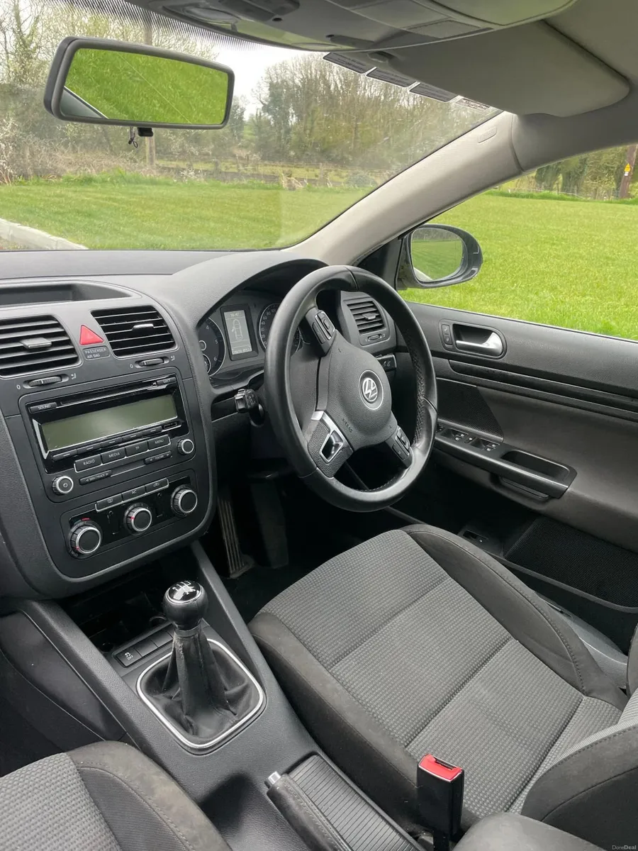 Volkswagen Jetta 2010 - Image 4