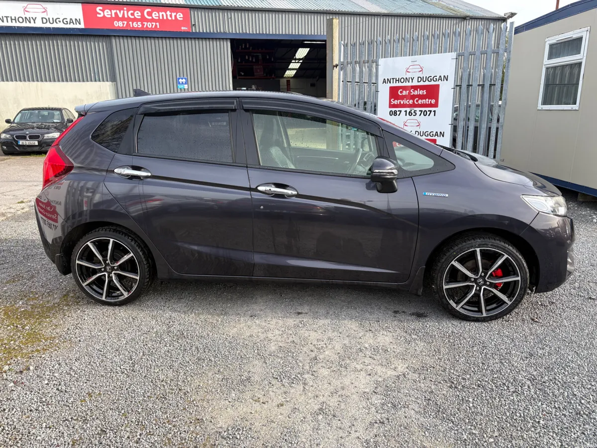 Honda Fit 1.5 hybrid - Image 2