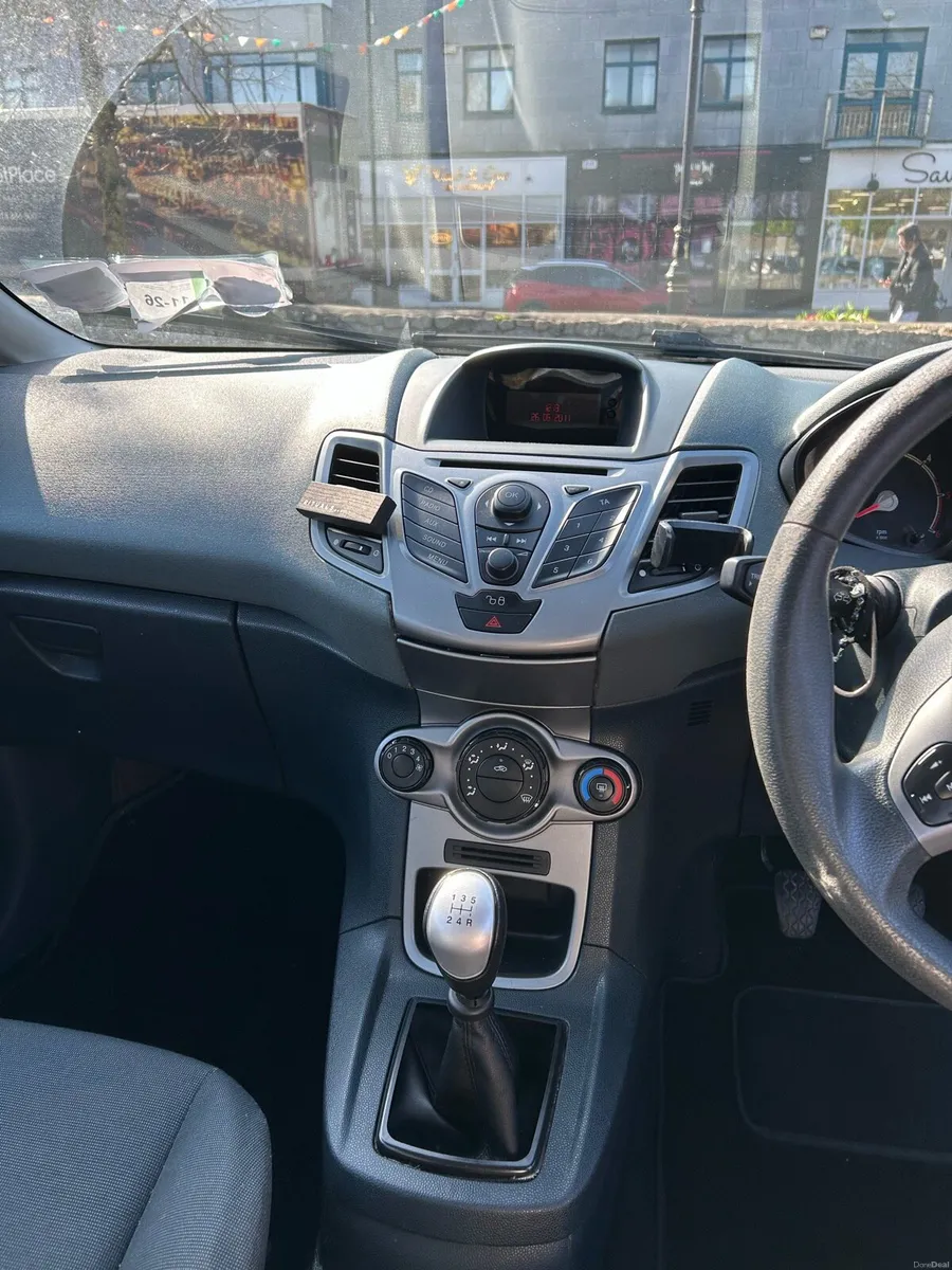 2010 Ford Fiesta READ ADD - Image 3