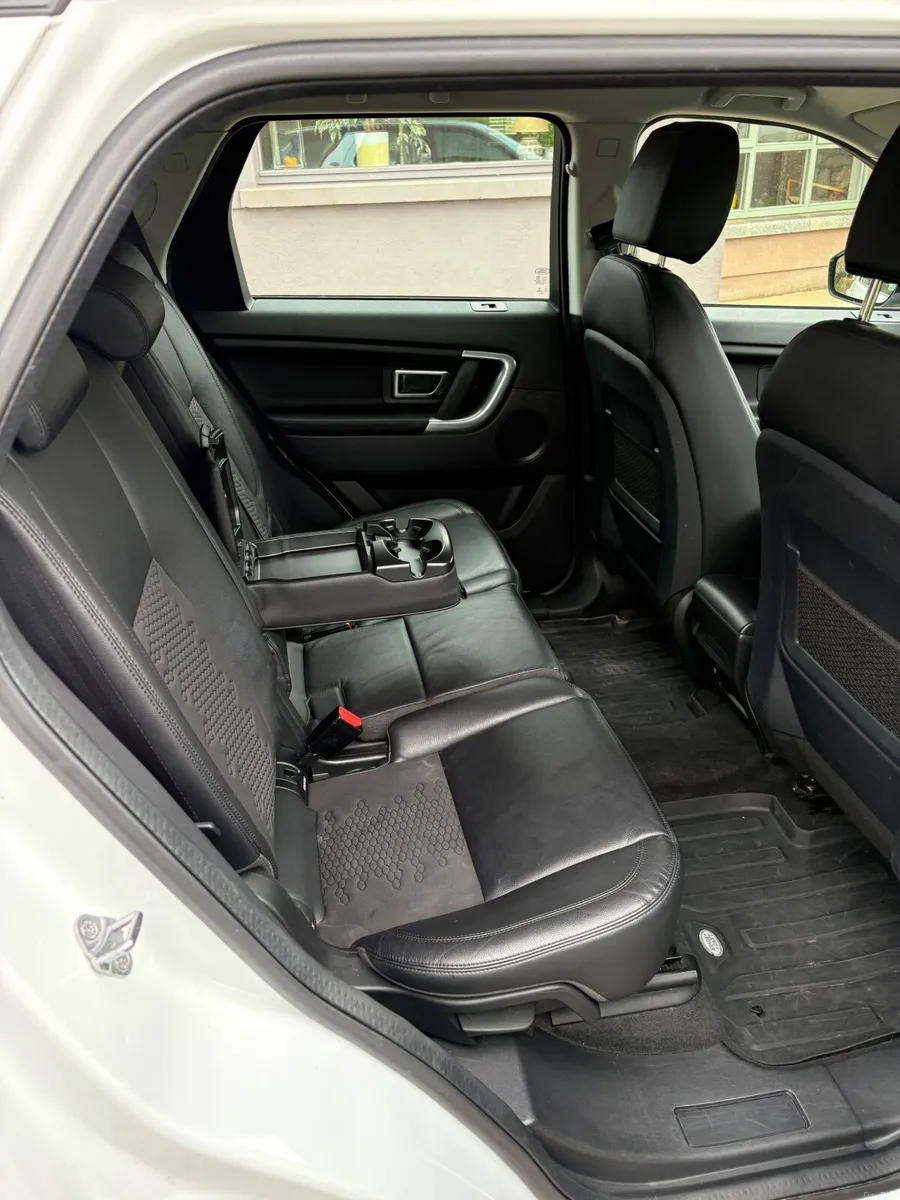 Land Rover Discovery Sport 2019 SE - Image 4