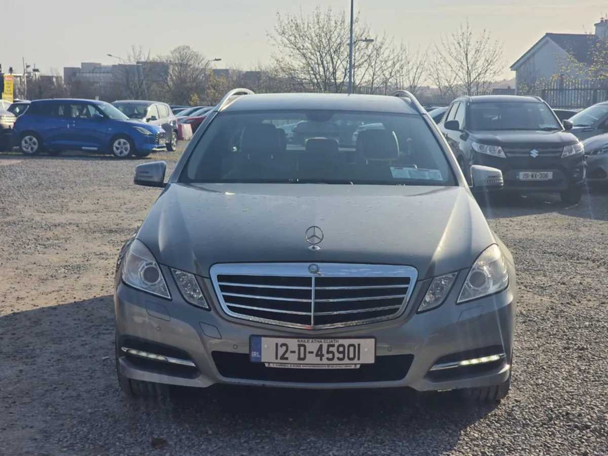 Mercedes-Benz E-Class E220 CDI BLUE EFFICIENCY EXE - Image 2