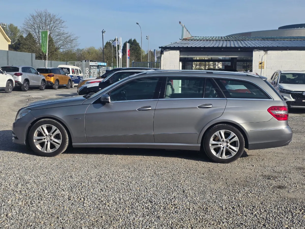 Mercedes-Benz E-Class E220 CDI BLUE EFFICIENCY EXE - Image 4