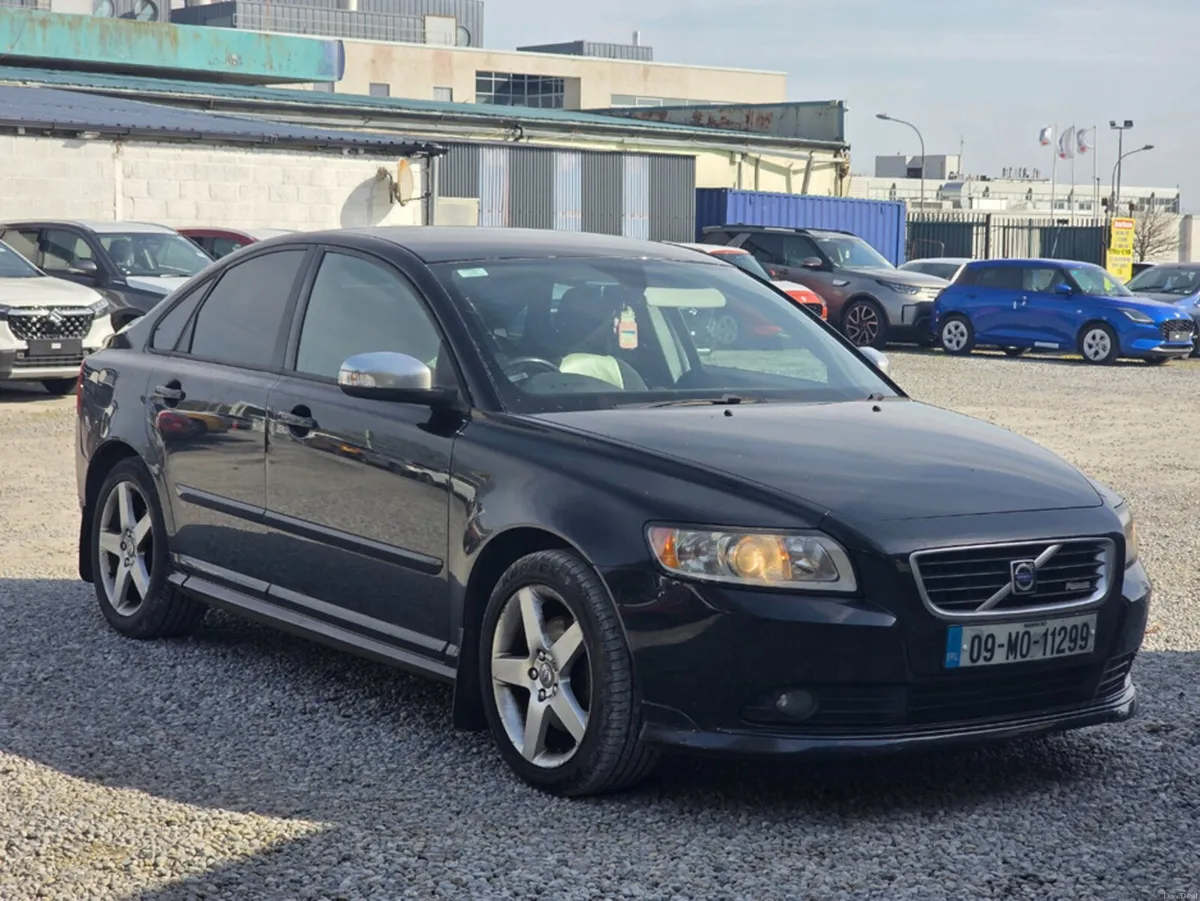 Volvo S40 2.0 D R-DESIGN SPORT 4DR - Image 1