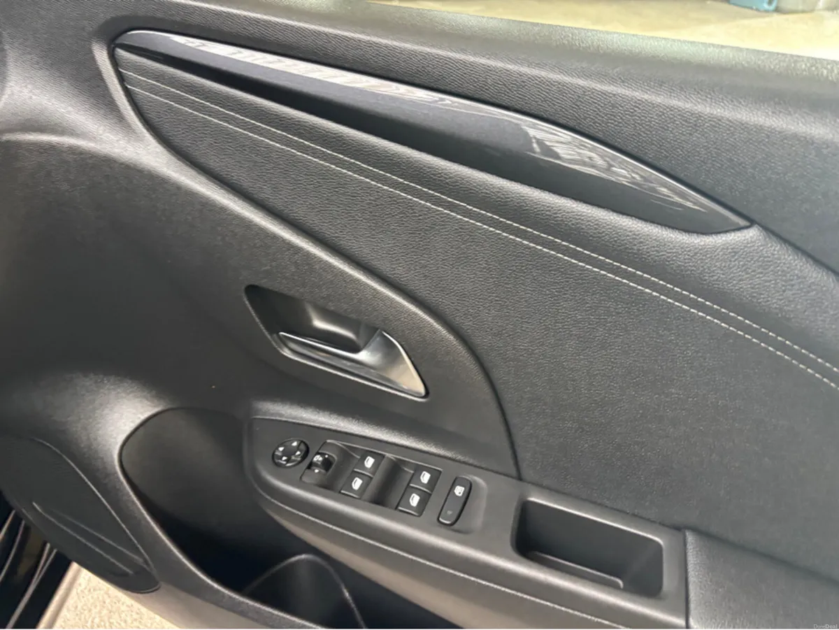 Opel Corsa SPORT 1.2 100PS-8SP AUTO 4 4DR - Image 4