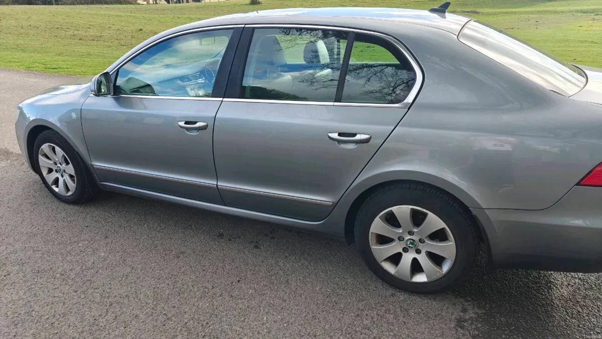 Skoda Superb 2012 - Image 3