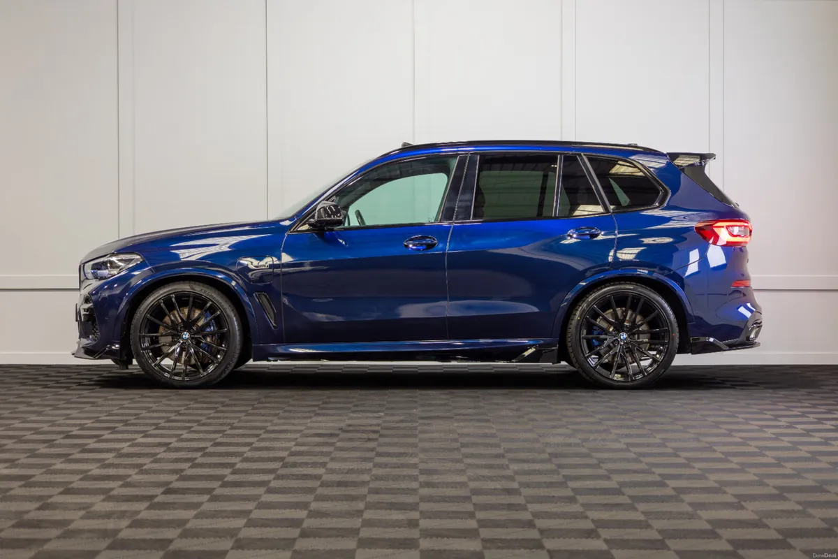2023 BMW X5 X-Drive 45e M-Sport - Image 3