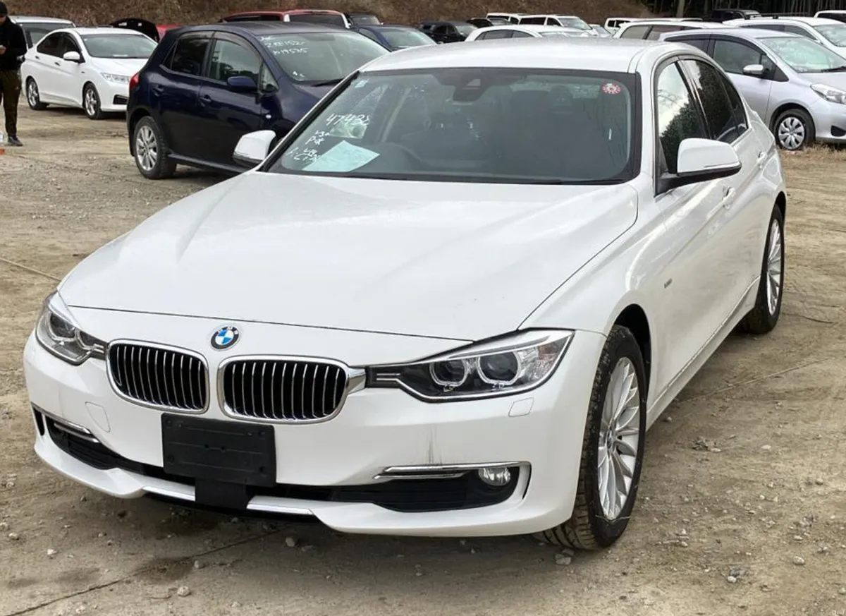 141 BMW 320d Luxury • Black Leather - Image 2