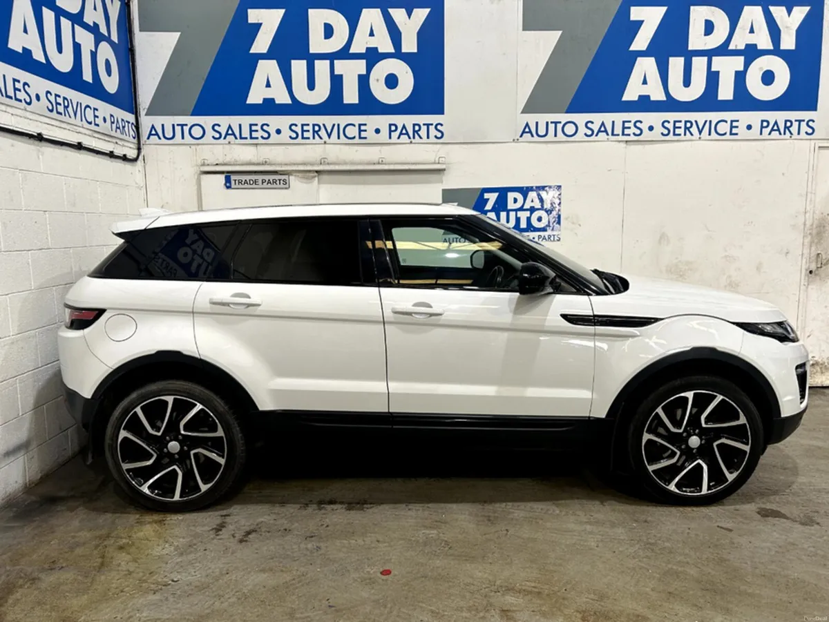 Land Rover Range Rover Evoque 2.0 PAN ROOF AUTO - Image 3