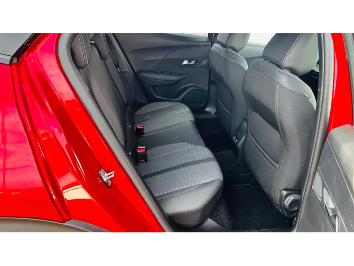 Peugeot 2008 ALLURE 1.2 100 6.4 4DR - Image 3