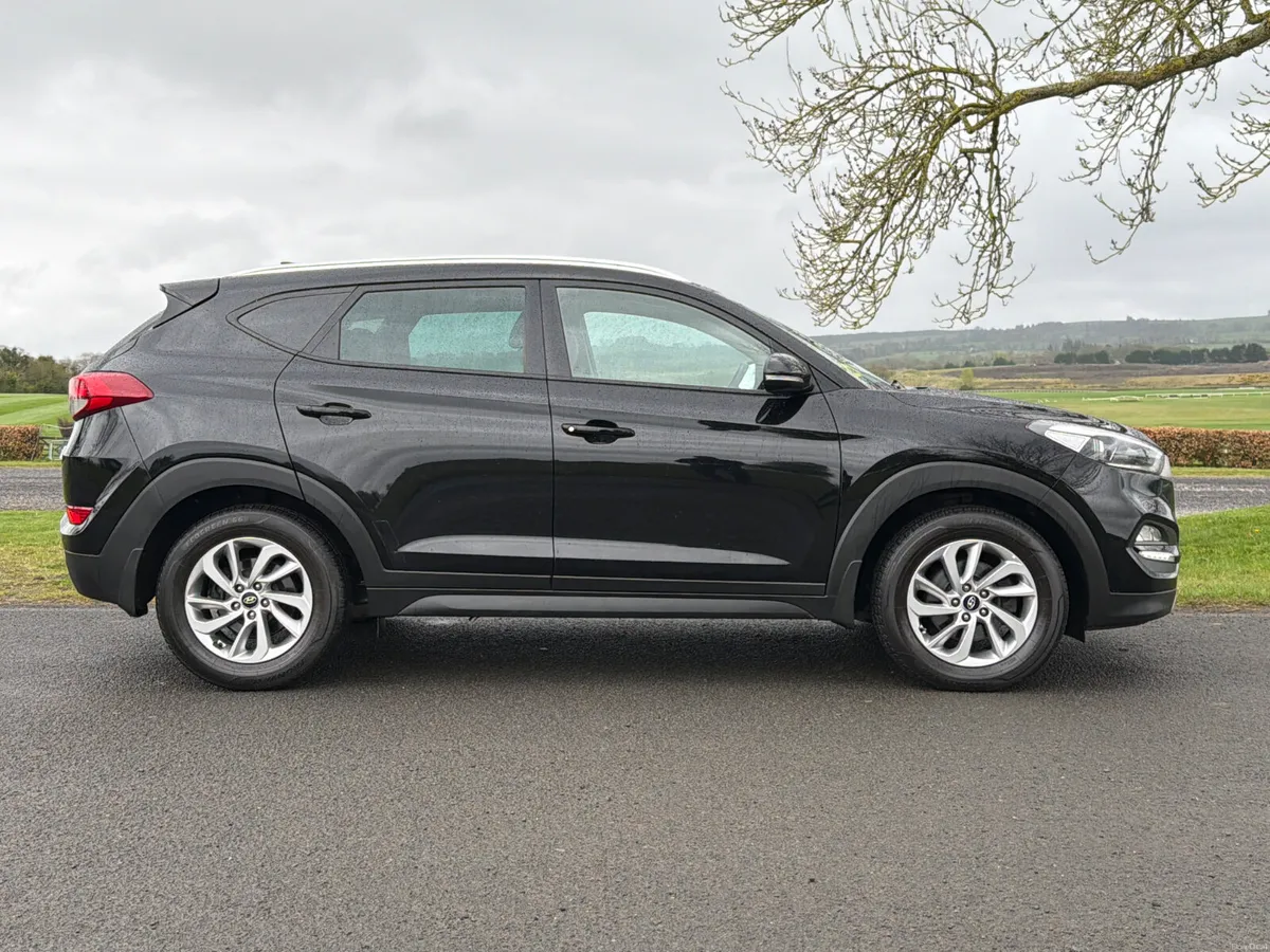 Hyundai Tucson 2017 Executive only 77000 KM - Image 3