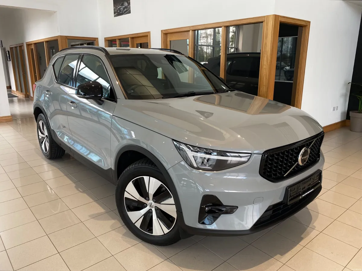 Volvo XC40 2023 RECHARGE T4 PLUS - Image 1