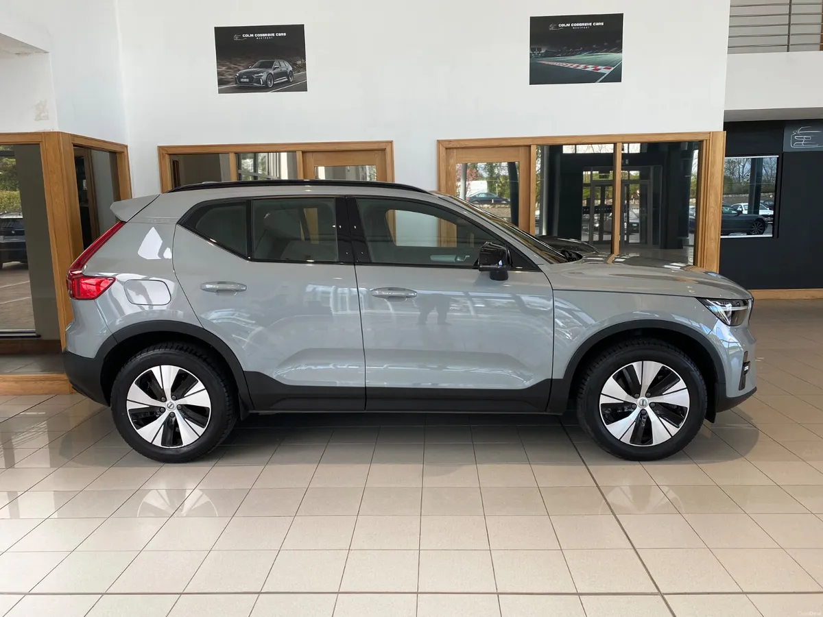 Volvo XC40 2023 RECHARGE T4 PLUS - Image 2