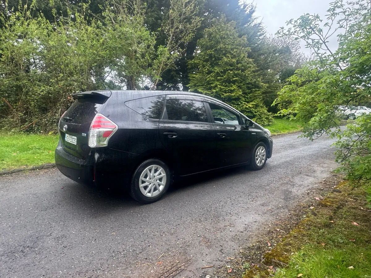 15 TOYOTA PRIUS ALPHA 1.8 HYBRID - Image 2