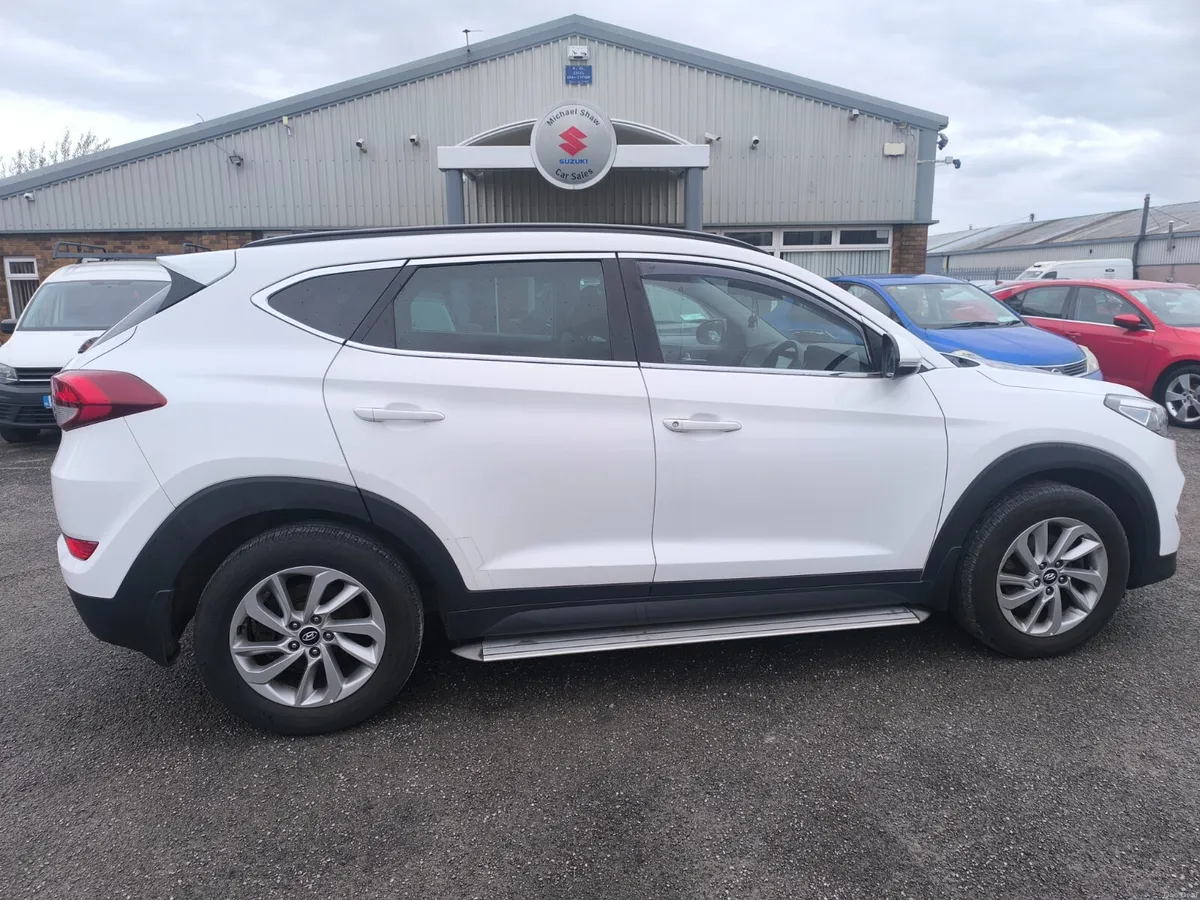 171 Hyundai Tucson .low Kilometres - Image 4