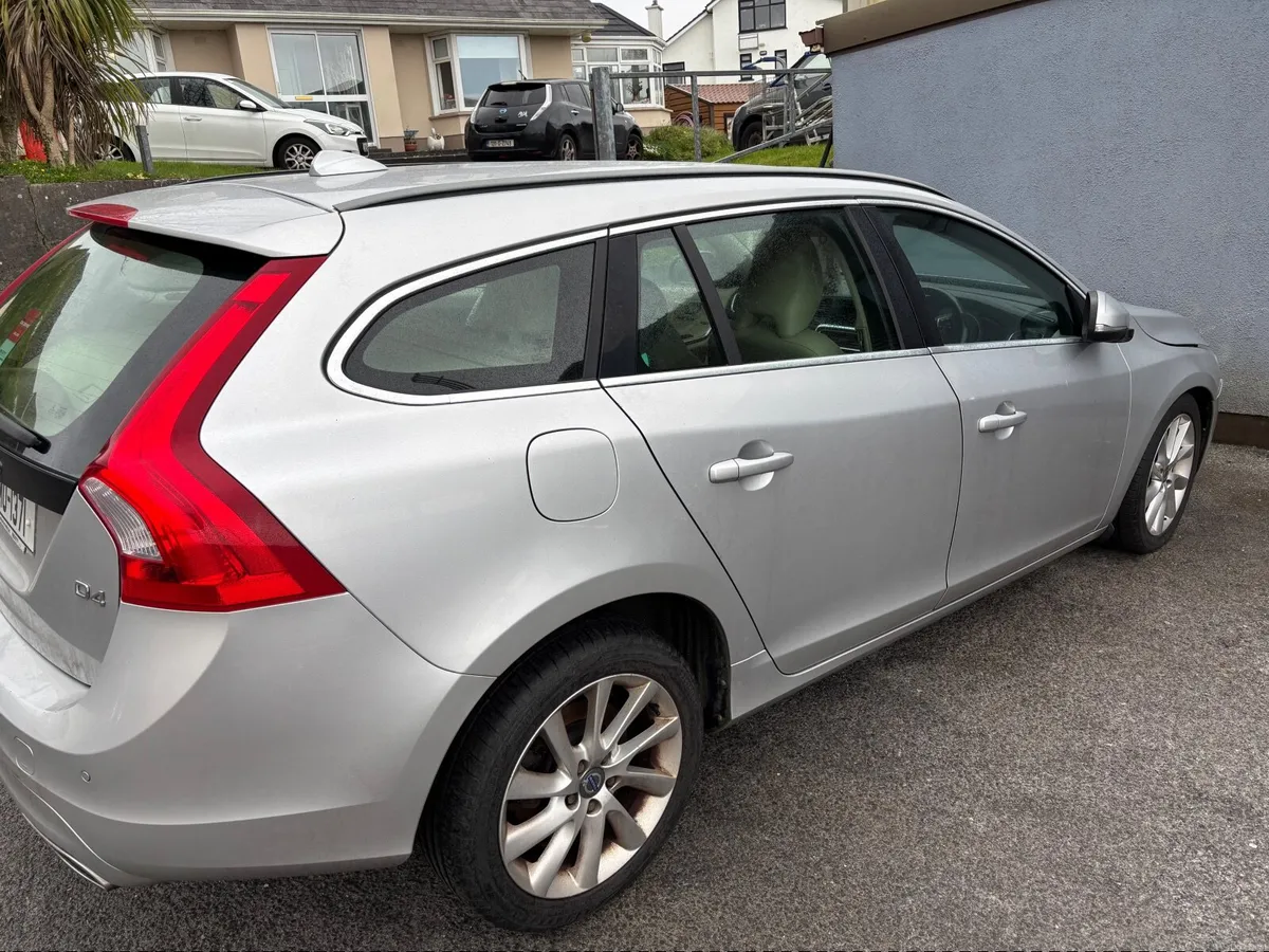 Volvo V60 2014 - fabulous car; great condition - Image 1