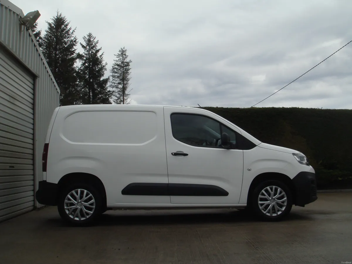 21 Berlingo Enterprise Pro 1000 1.5 BlueHDI 100BHP - Image 2