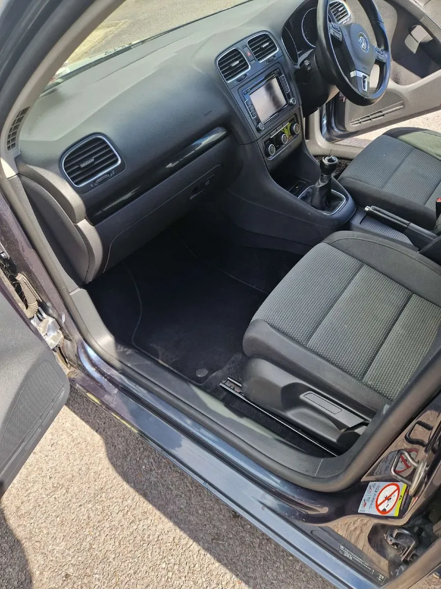 Volkswagen Golf 2011 - Image 2