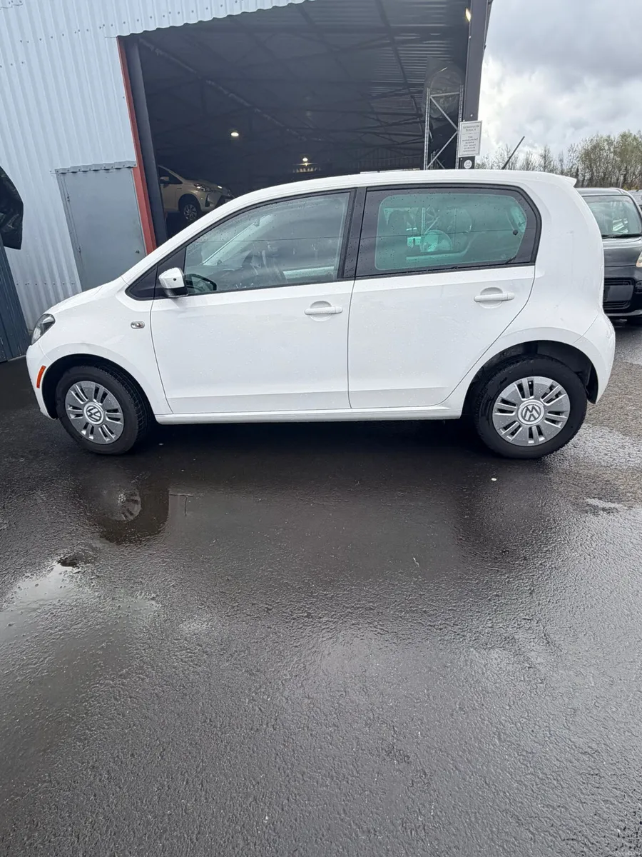 2014 Volkswagen up - Image 2