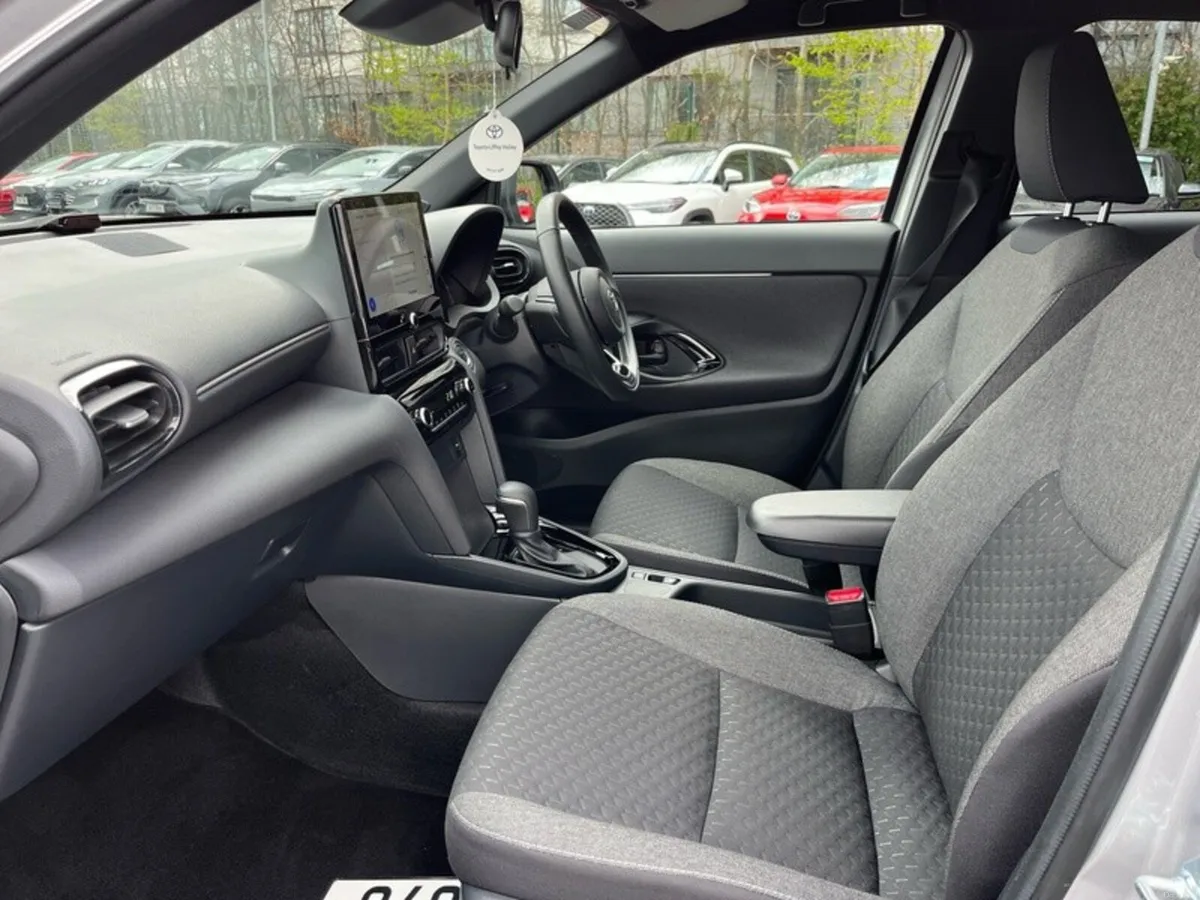 Toyota Yaris Cross YARIS CROSS LUNA SPORT BI-TONE - Image 6
