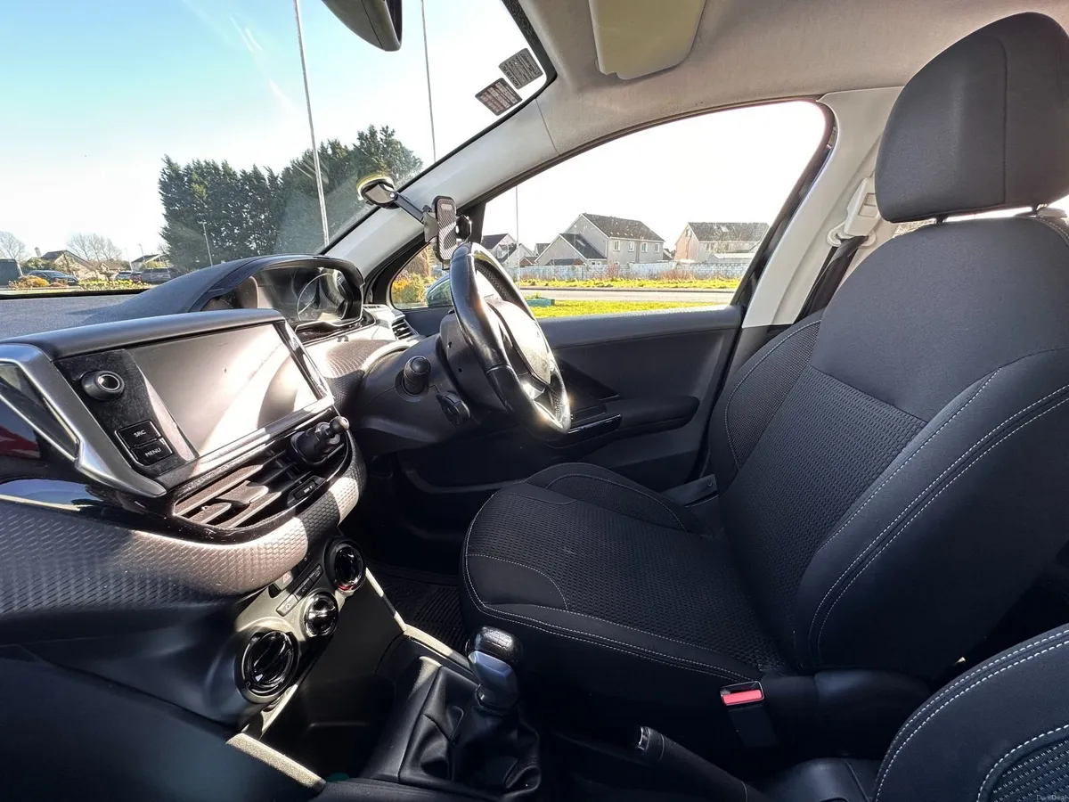 Peugeot 208 2017 - Image 1