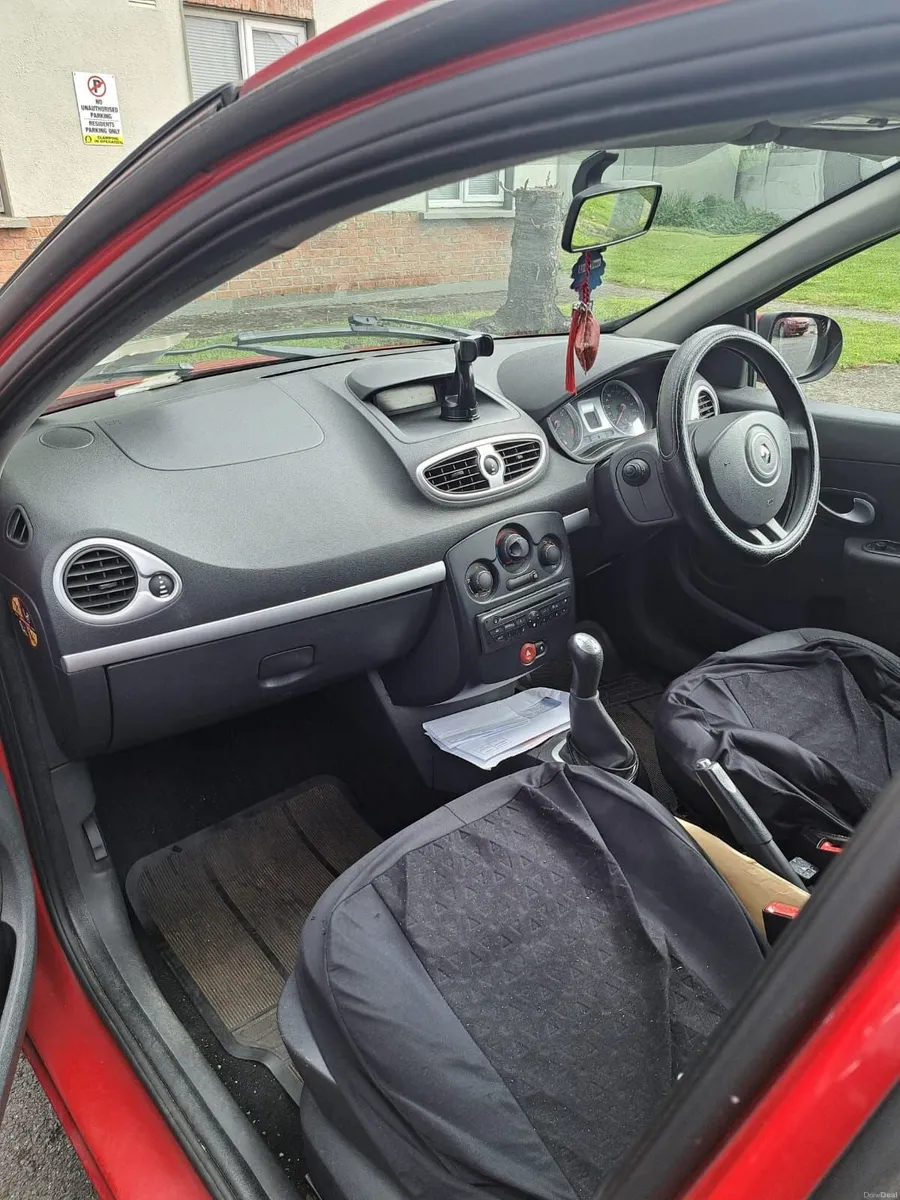 Renault Clio 2010 - Image 1