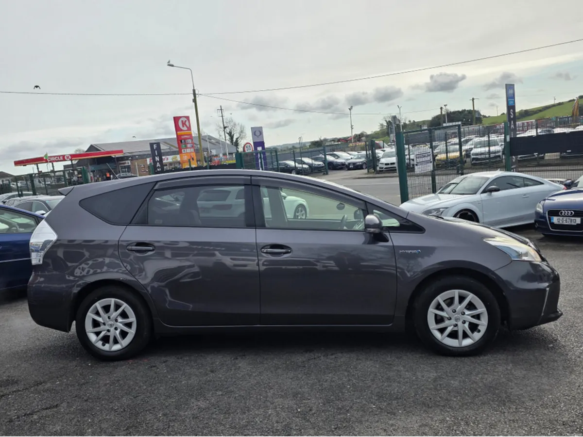 Toyota Prius 7 SEATER FAMLY MPV 1.8  AUTOMATIC - - Image 3