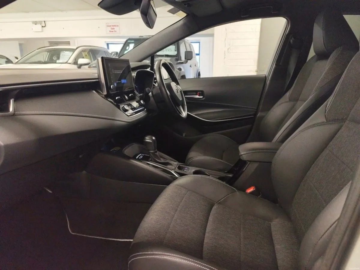 Toyota Corolla HYBRID L/SPORT HB - Image 6