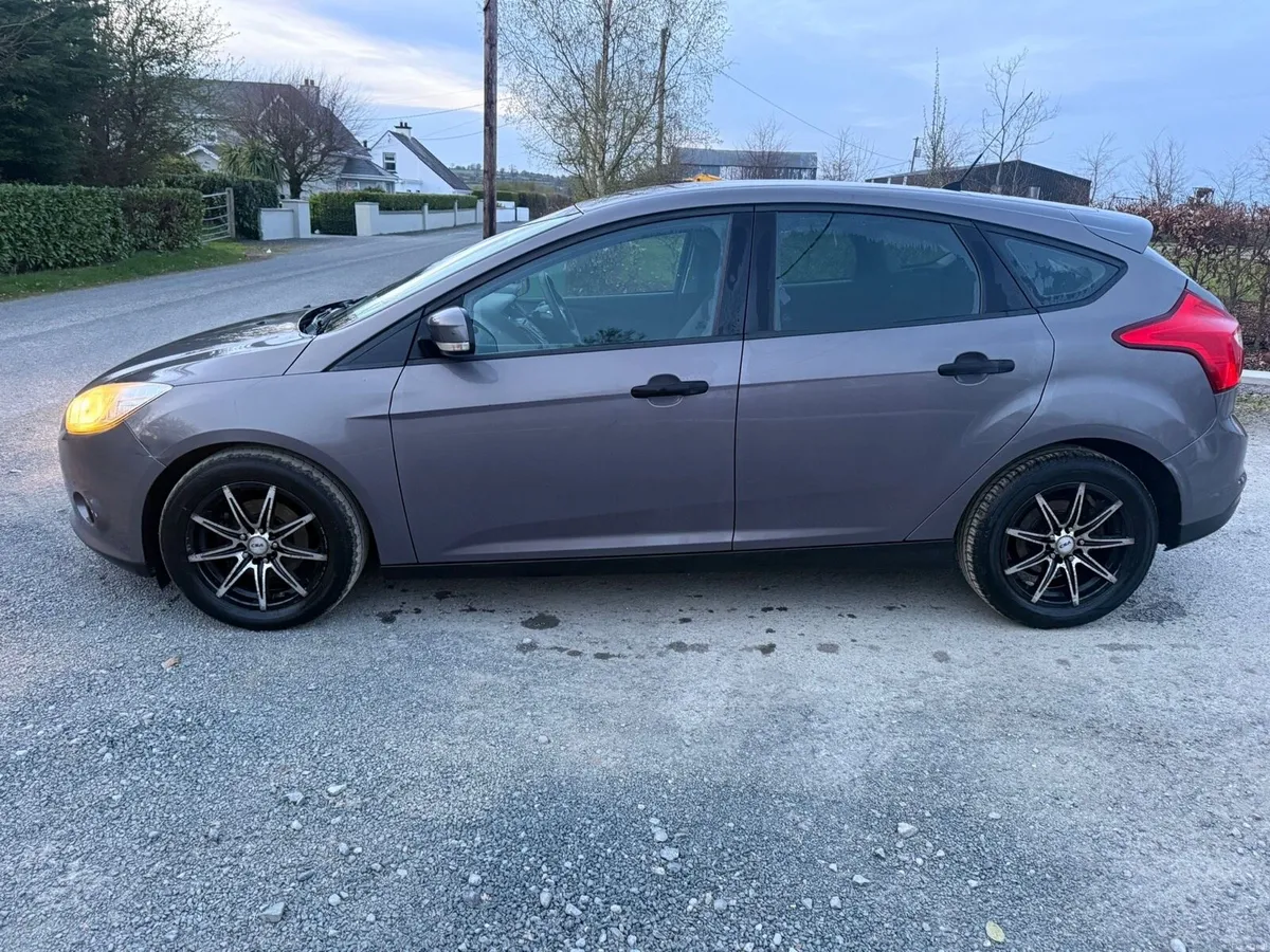 Ford focus 2012 (automatic) 1.6 - Image 4